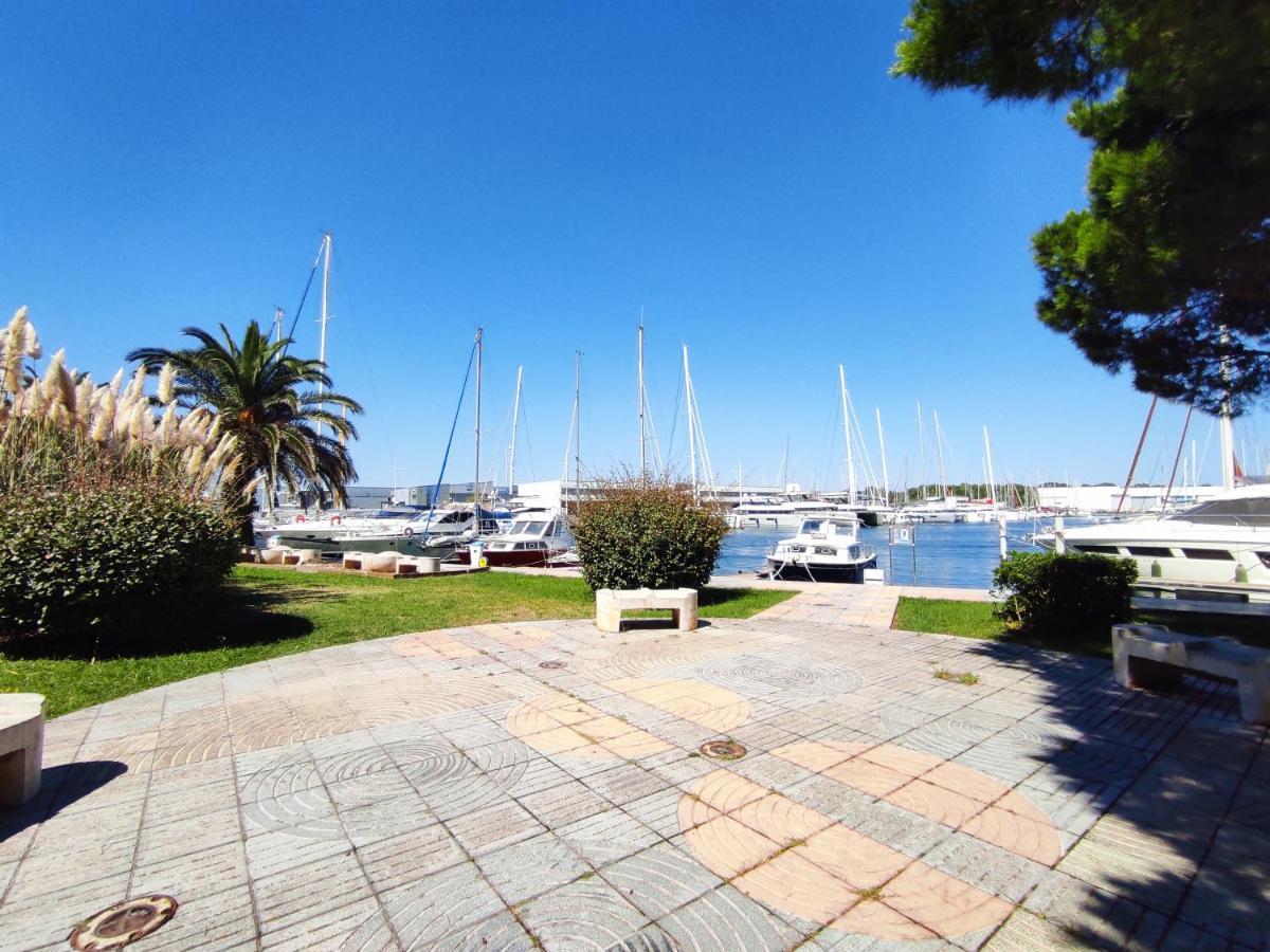 Magnifique T2 Au Calme Avec Une Superbe Vue Sur Le Port Canet-en-Roussillon Esterno foto