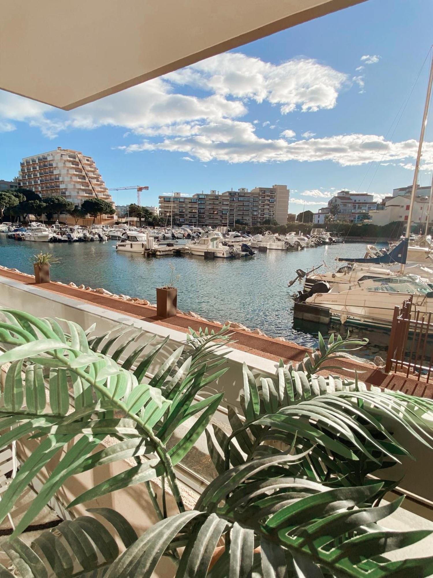 Magnifique T2 Au Calme Avec Une Superbe Vue Sur Le Port Canet-en-Roussillon Esterno foto