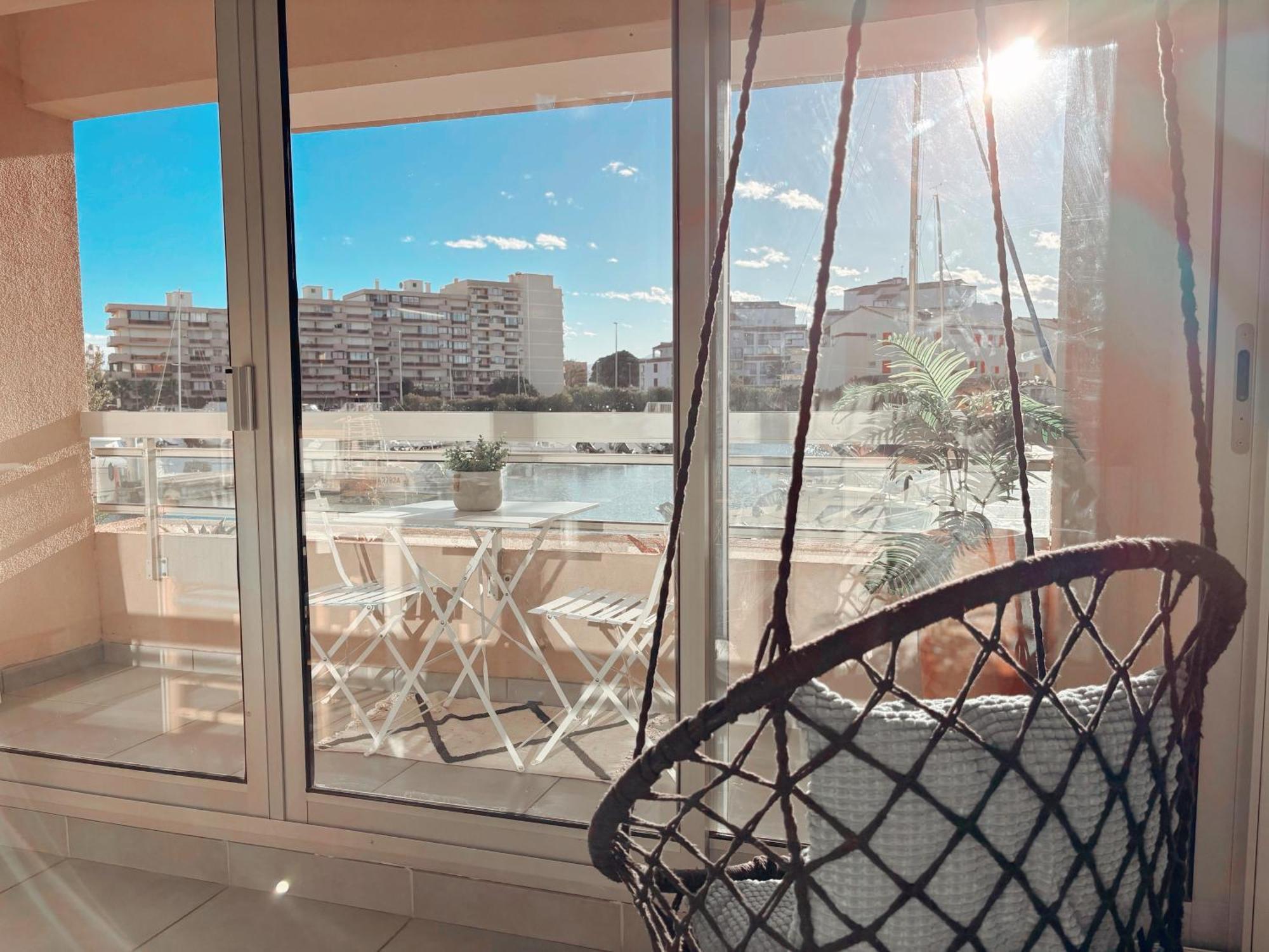 Magnifique T2 Au Calme Avec Une Superbe Vue Sur Le Port Canet-en-Roussillon Esterno foto