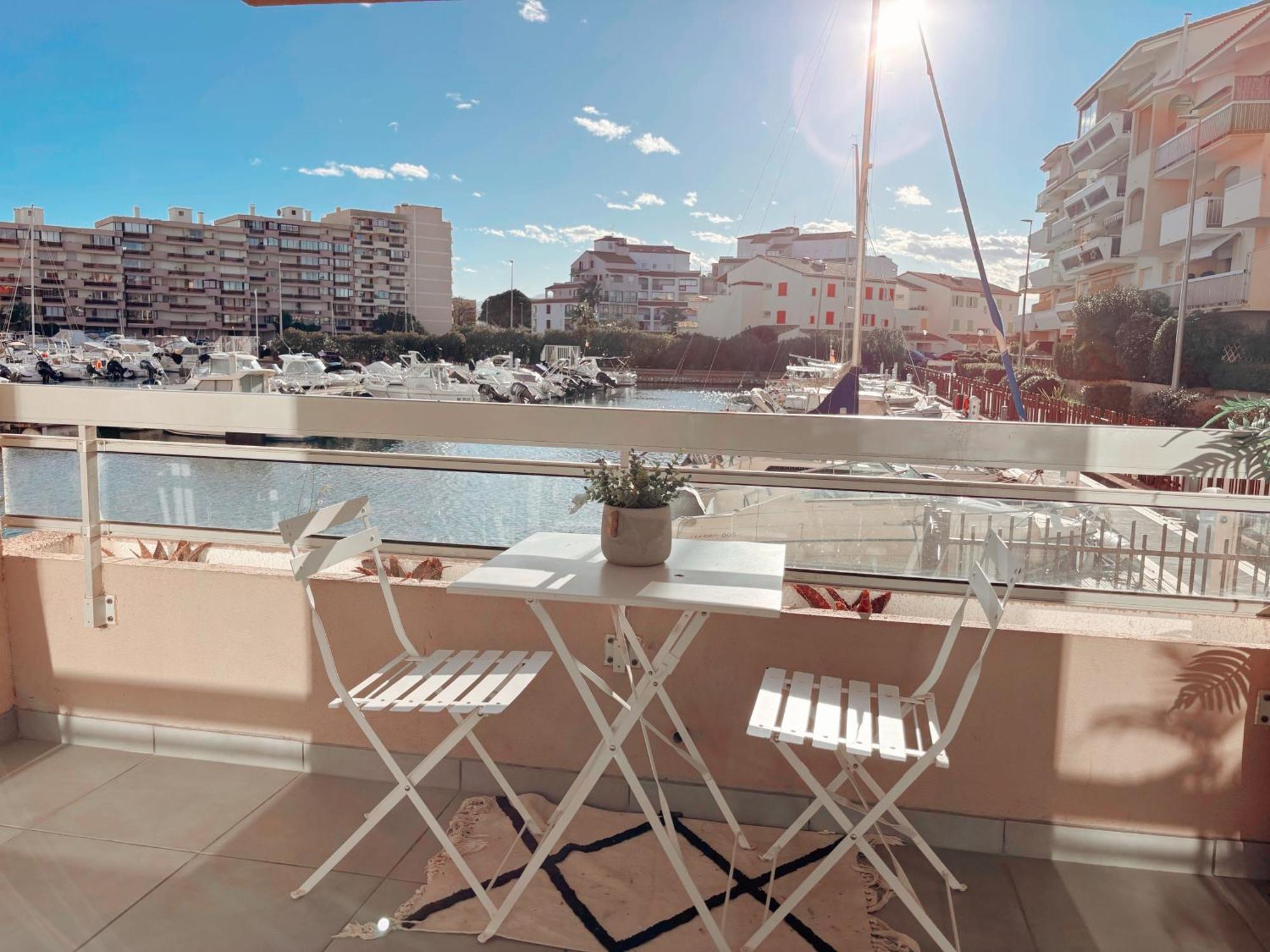 Magnifique T2 Au Calme Avec Une Superbe Vue Sur Le Port Canet-en-Roussillon Esterno foto